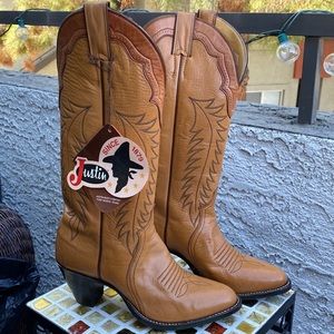 Justin Vintage woman’s western boots.